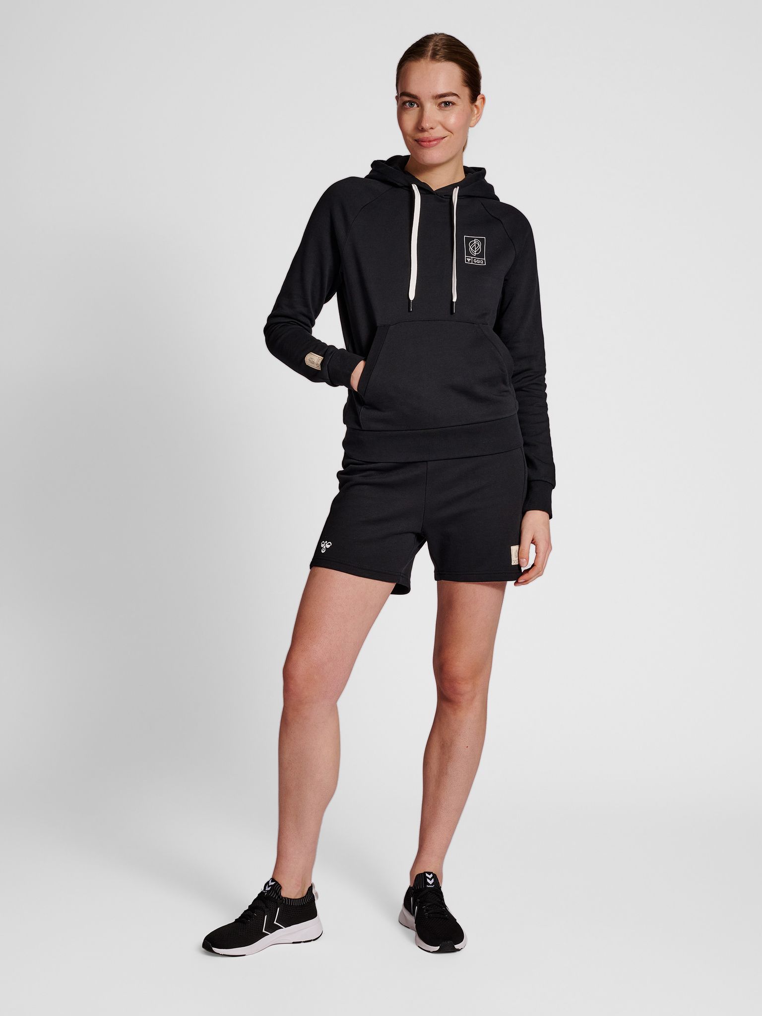 hmlGG12 SWEAT SHORTS WOMAN