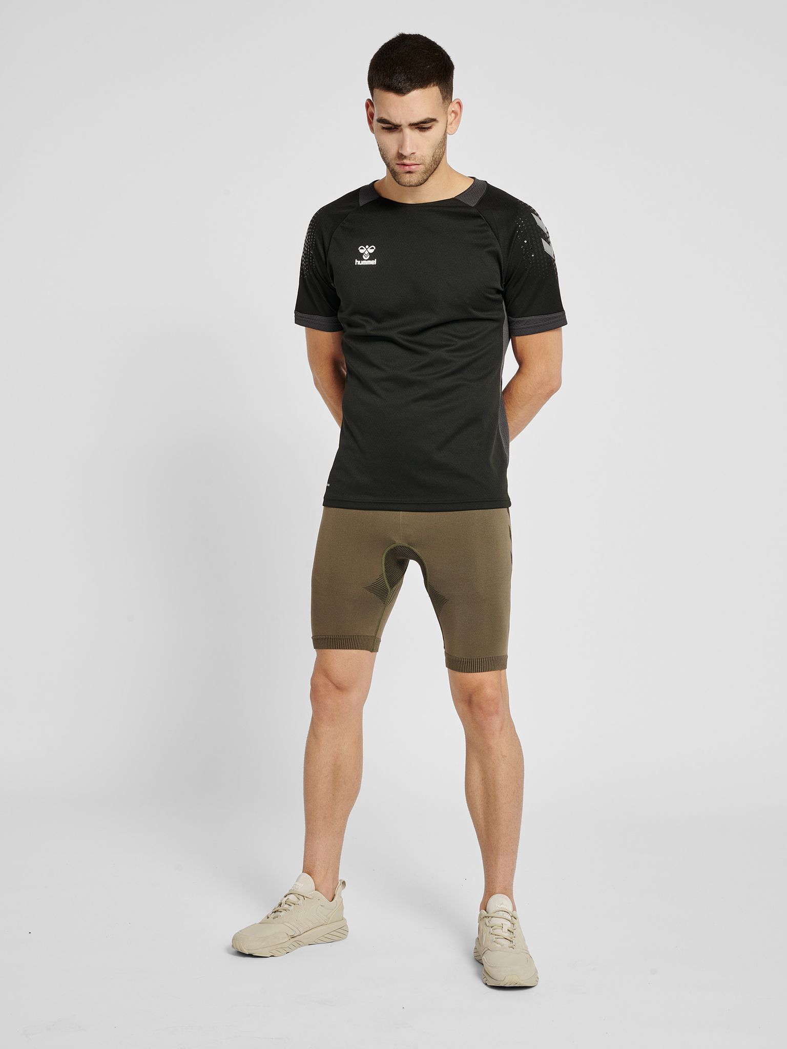 hmlFIRST SEAMLESS TRAINING SHORT TIGHTS