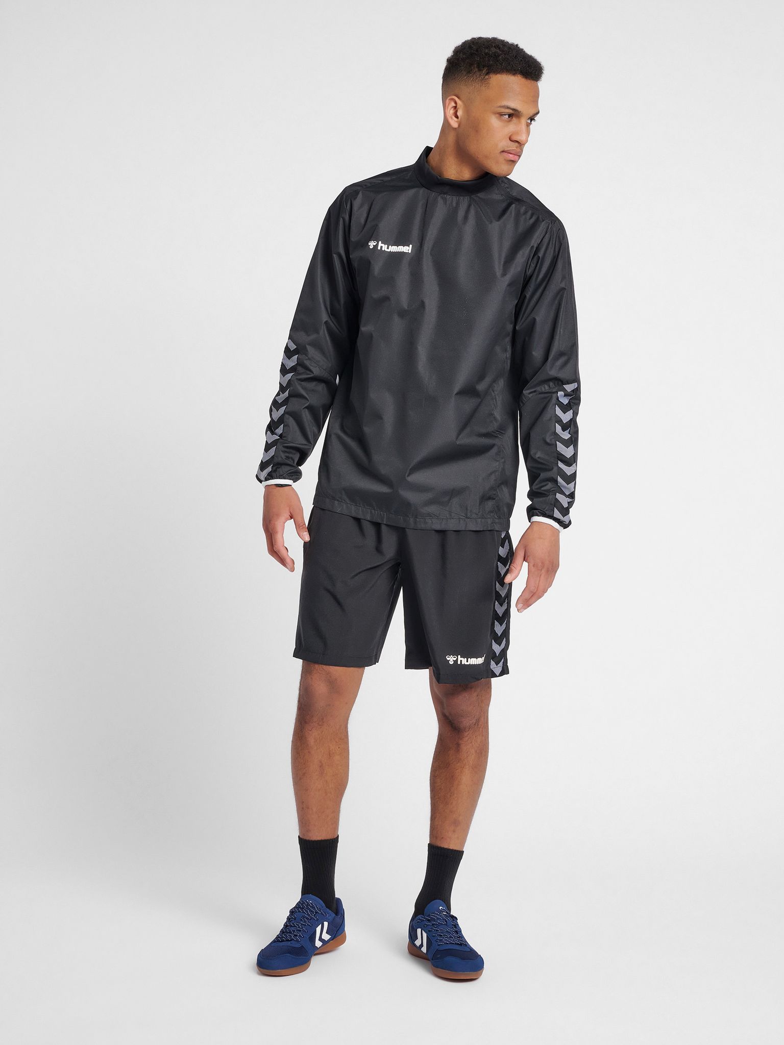 hmlAUTHENTIC WIND BREAKER