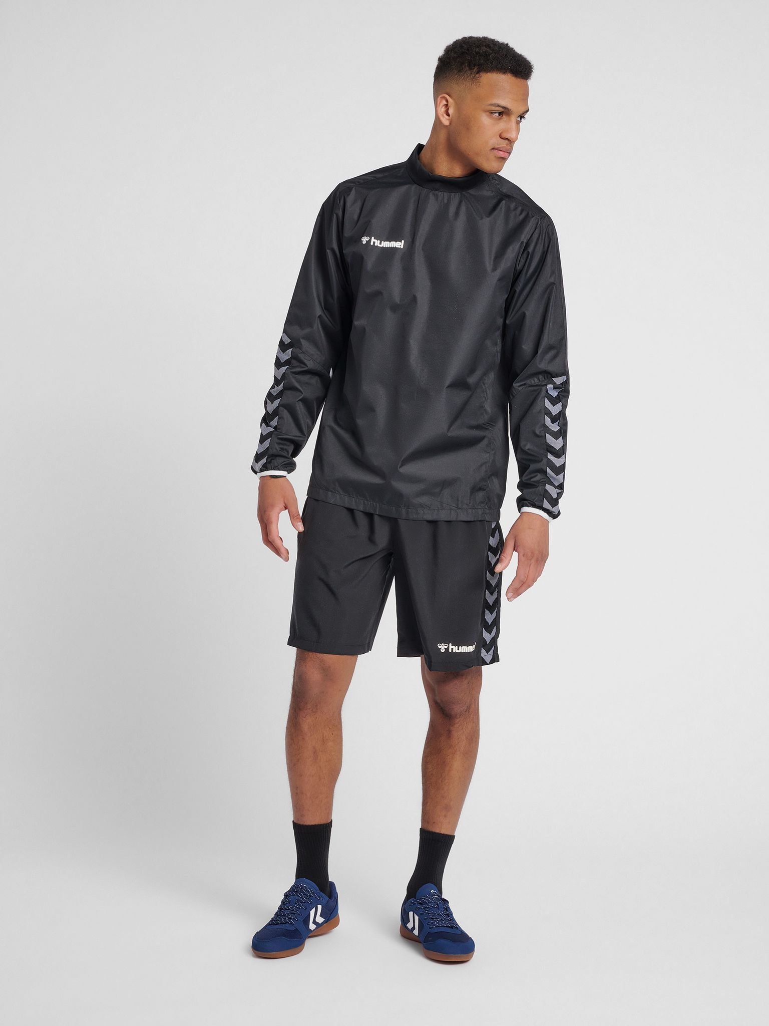 hmlAUTHENTIC WIND BREAKER