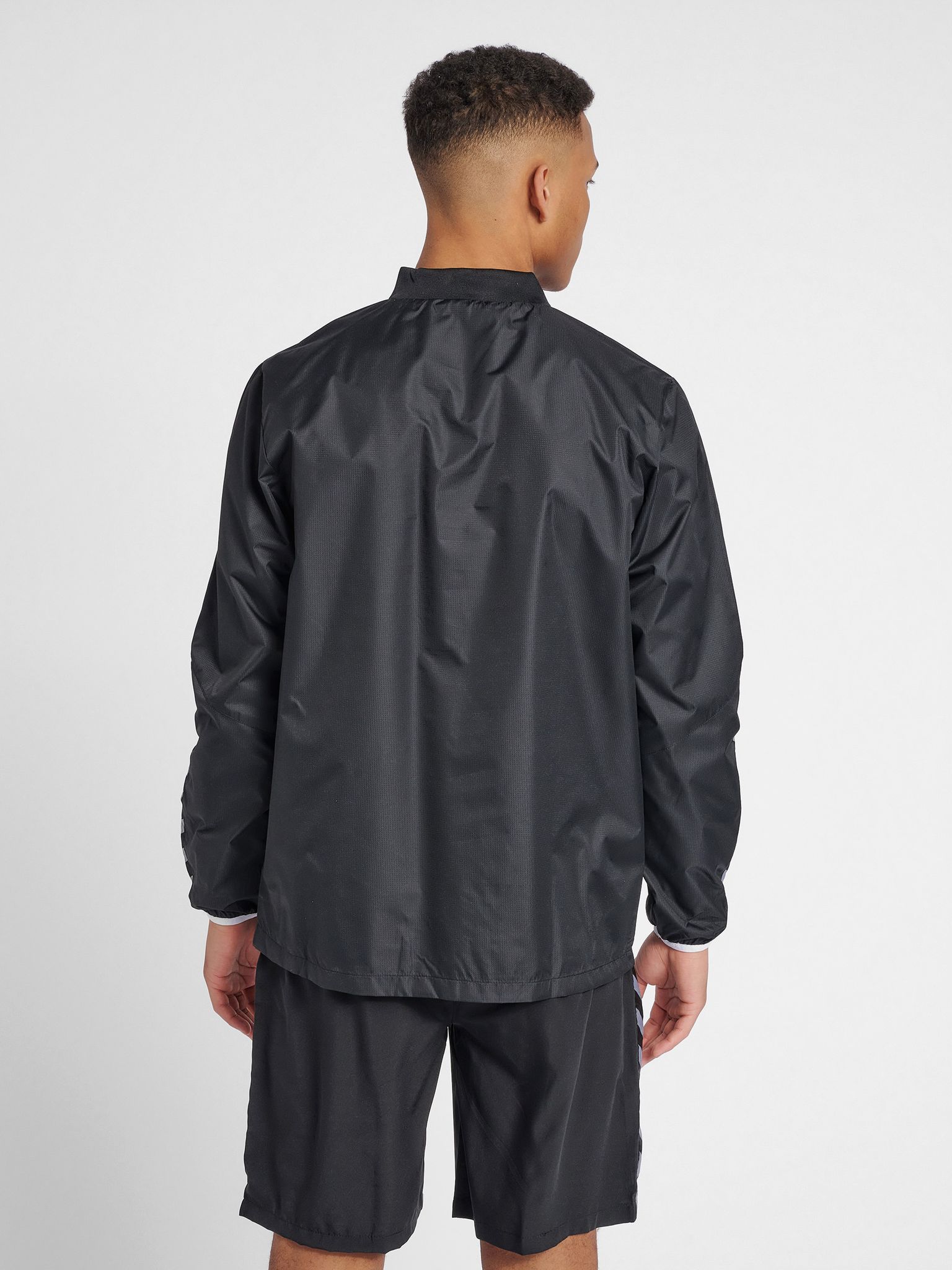 hmlAUTHENTIC WIND BREAKER