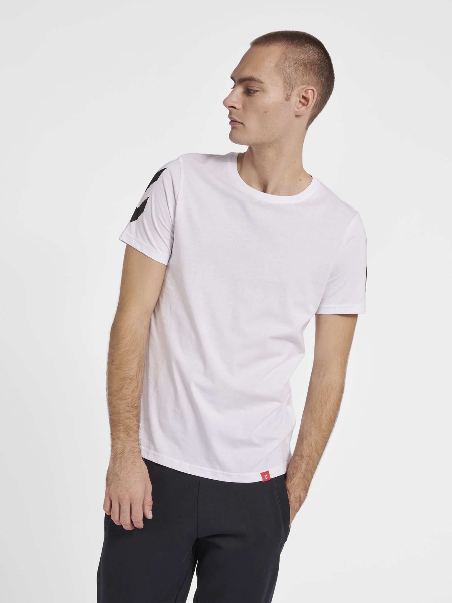 hmlLEGACY CHEVRON T-SHIRT