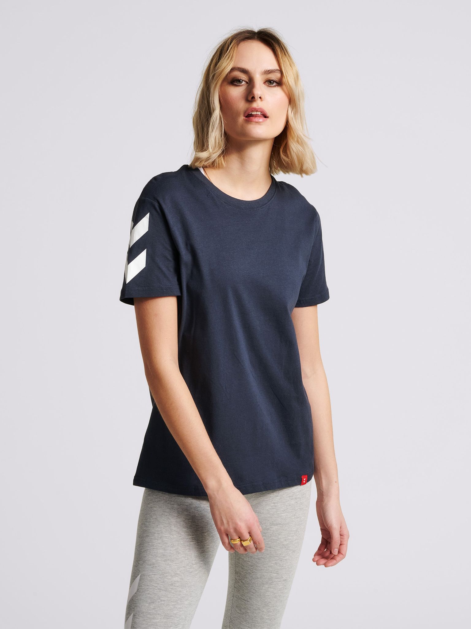 hmlLEGACY CHEVRON T-SHIRT
