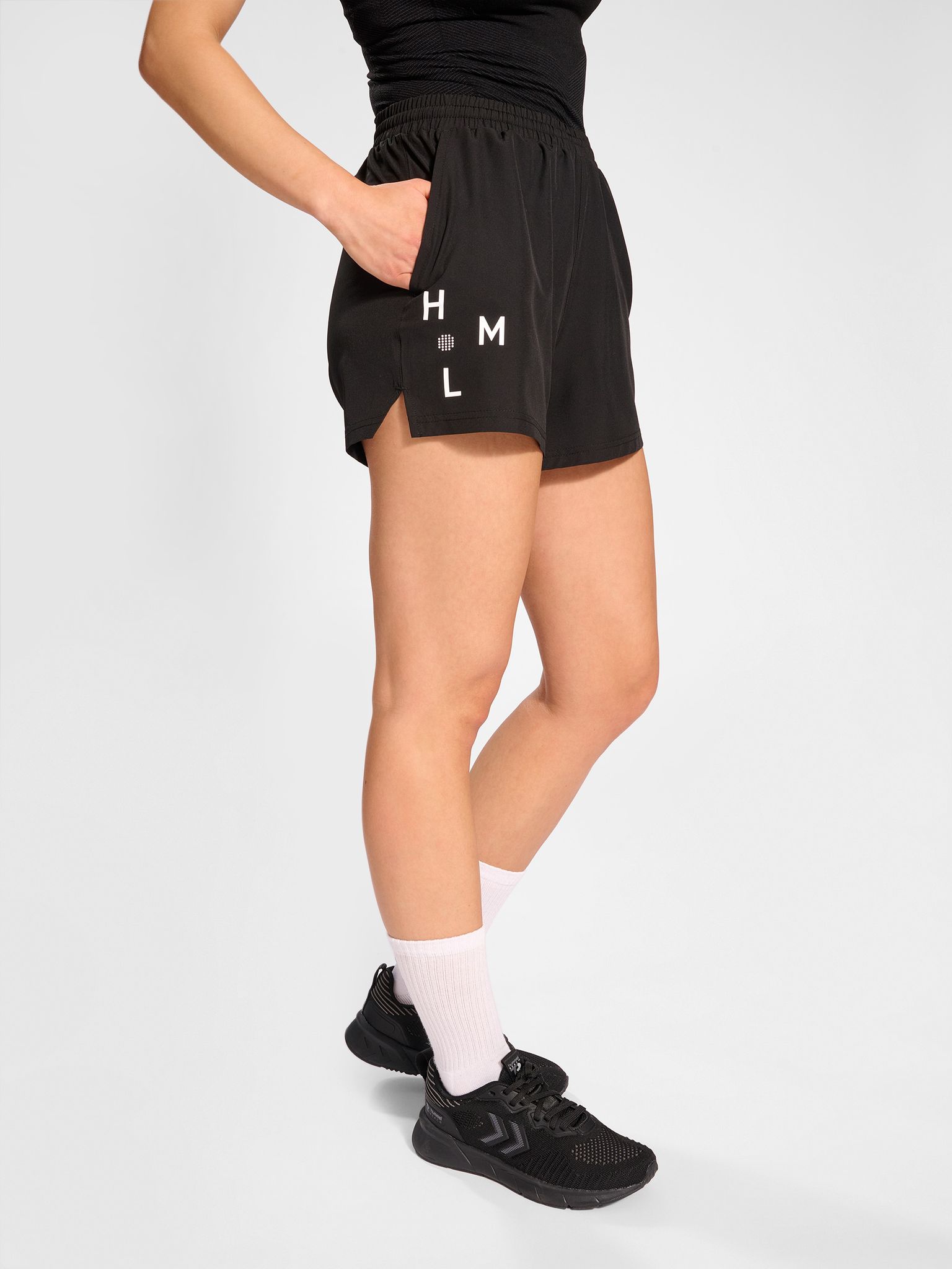 hmlACTIVE COURT WOV SHORTS WOMAN
